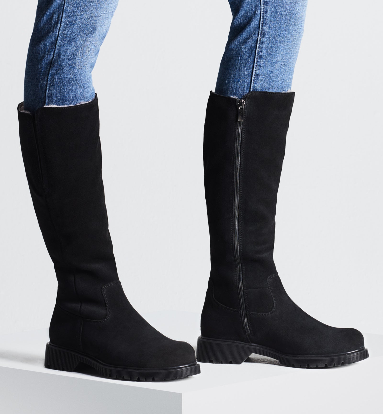 La Canadienne HELENE SHEARLING-LINED SUEDE BOOT Women