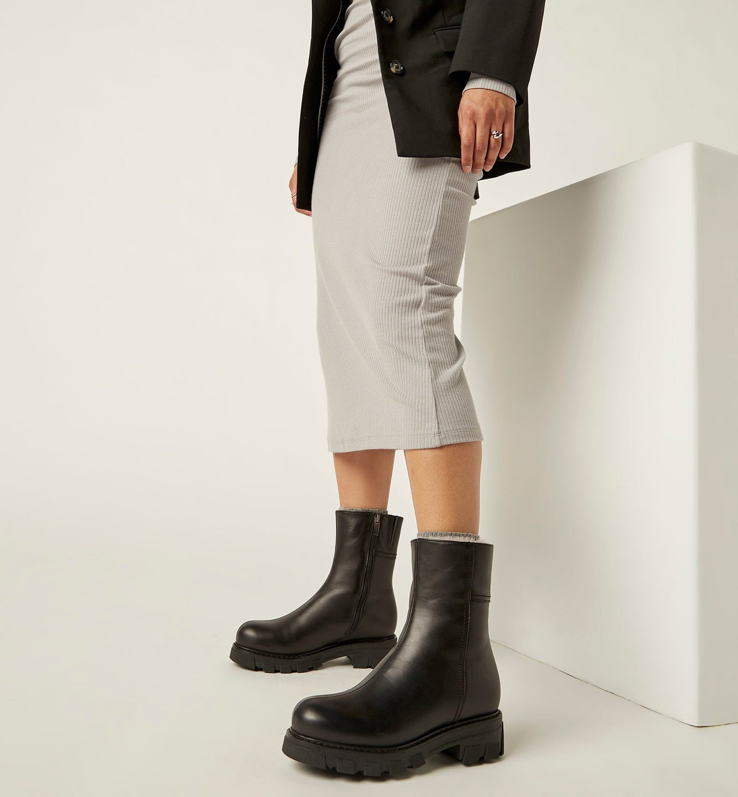 La Canadienne AUTUMN SHEARLING-LINED LEATHER BOOTIE Women